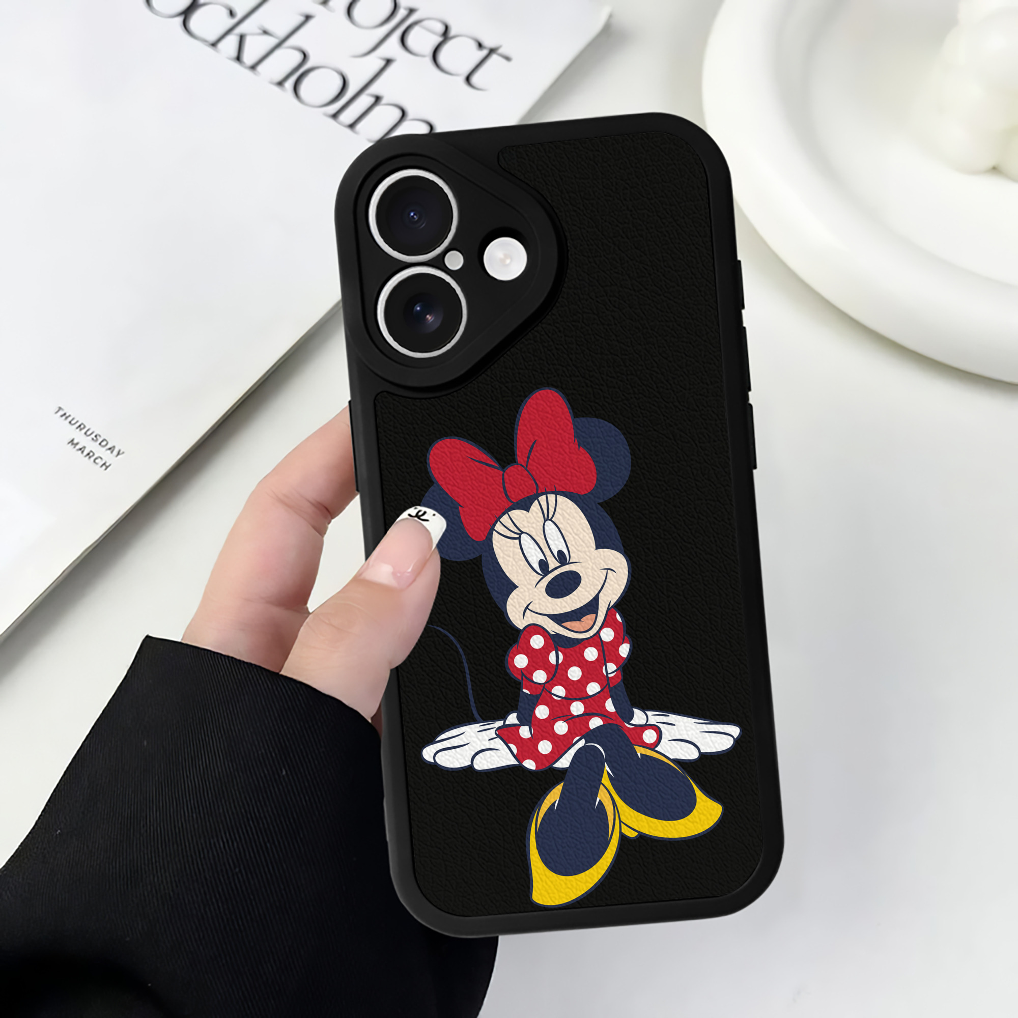 （画像用） ミッキーマウス Mickey Mouse 【iPhone 16シリーズ対応】シリコンスマホケース（レザー調） 材質：シリコン